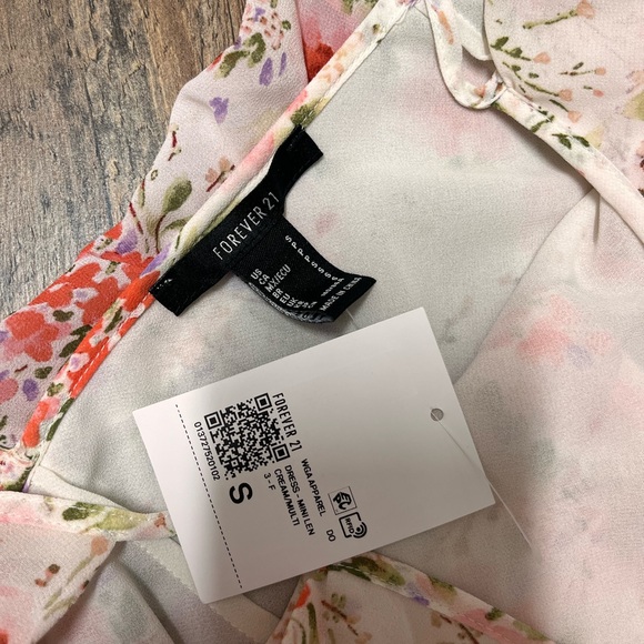 Dress - Picture 3 of 5